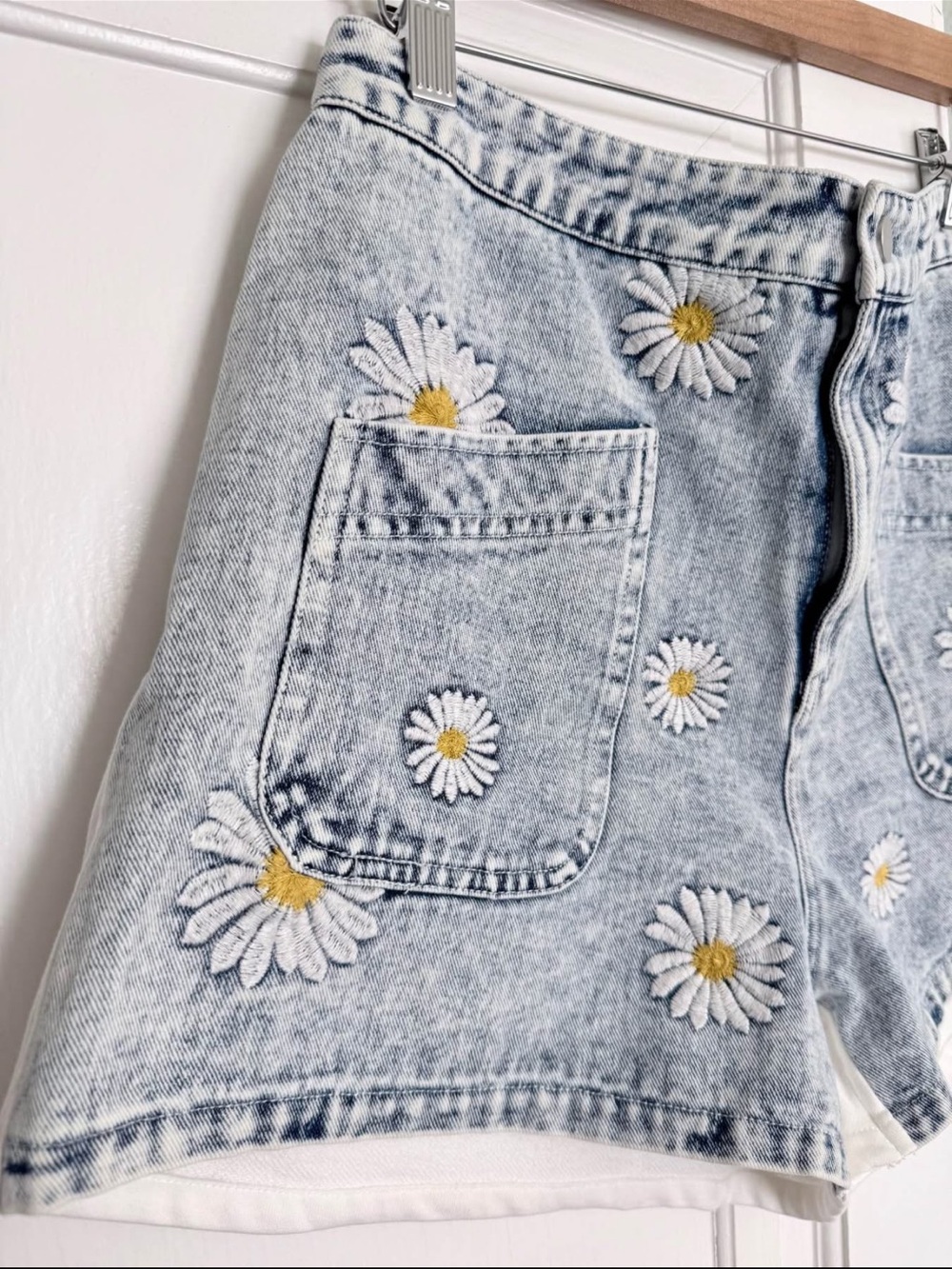 Daisy Shorts - Picture 5 of 7